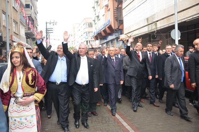 MHP LİDERi DEVLET BAHÇELİ AKHİSARLILAR İLE BULUŞTU